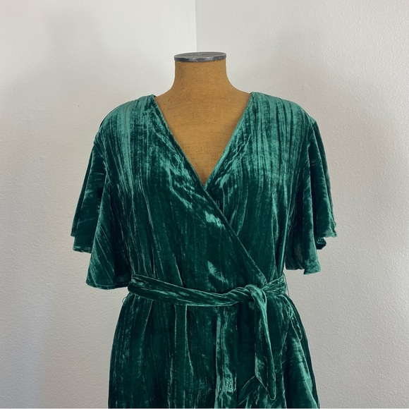 BB Dakota velvet Night Fever Wrap Dress M Ruffle Frilly Emerald Green Holiday - Picture 2 of 14